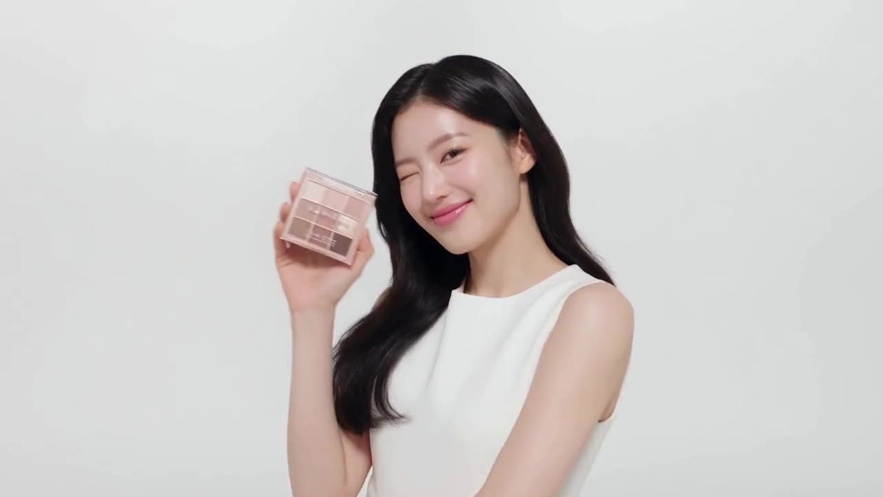 AI video of a girl holding an eyeshadow palette and winking